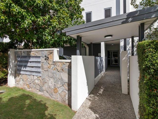 North East Facing Apartment in a Prime Alderley Position