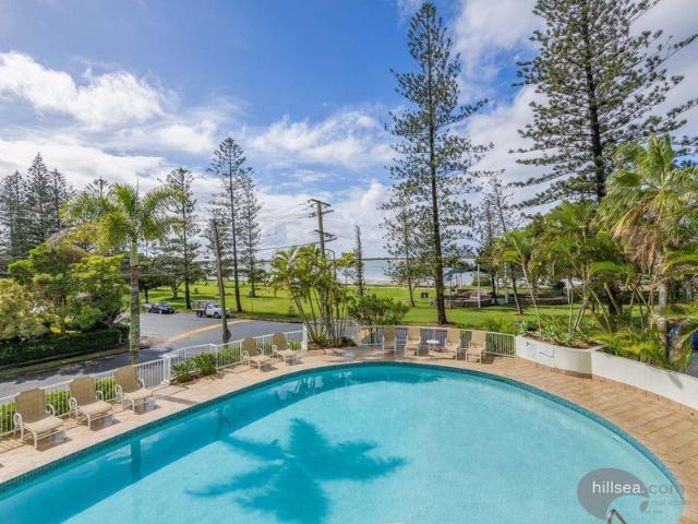 NORTH EAST FACING BROADWATER APARTMENT IN CRYSTAL BAY RESORT