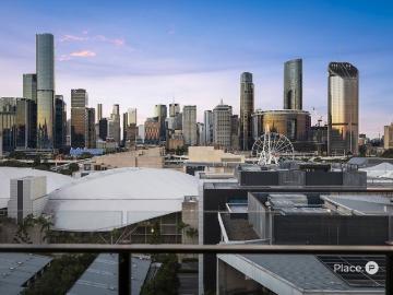North East Facing City Retreat | Uninterrupted CBD Views | 2 Car Parks
