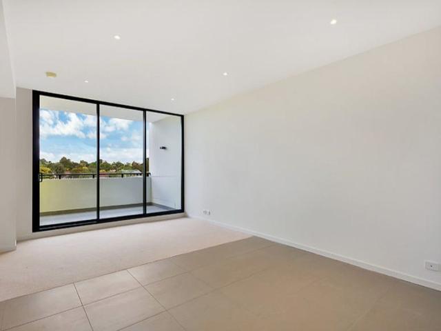 North east facing & Extra large balcony 1 Bedroom Close to MQ Metro and Shopping Centre & Swimming Pool & Gym