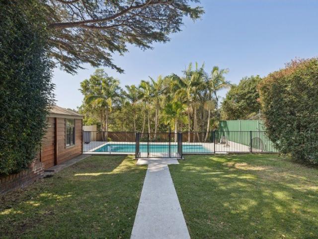 North east facing family home with modern updates on 695sqm of land