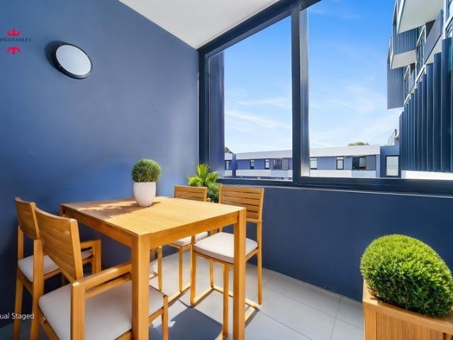 North East Facing One Bedroom Plus Study