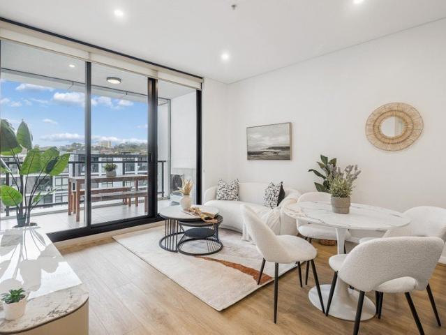 North East Facing One Bedroom + Study with Peaceful Garden Outlook