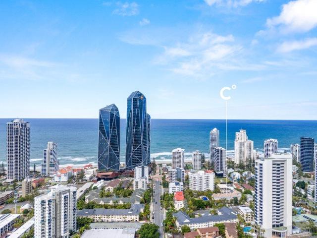 North East Facing Oversized 3 Bedroom Apartment