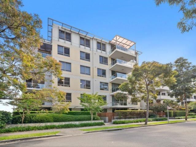 North East facing renovated 2bed in corner position