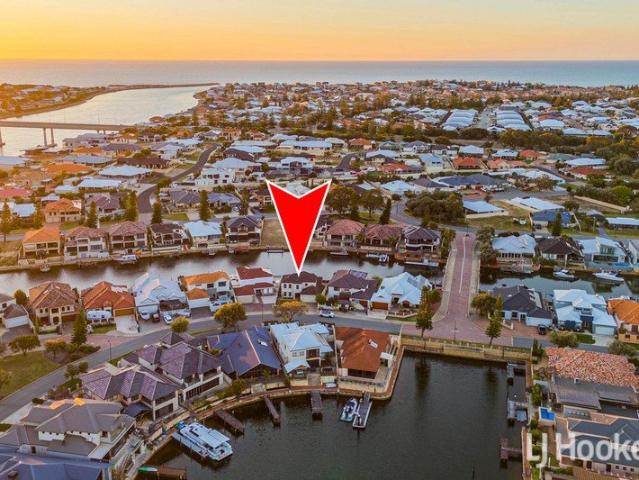 North Easterly Aspect, 9m Jetty,Master en suite both levels