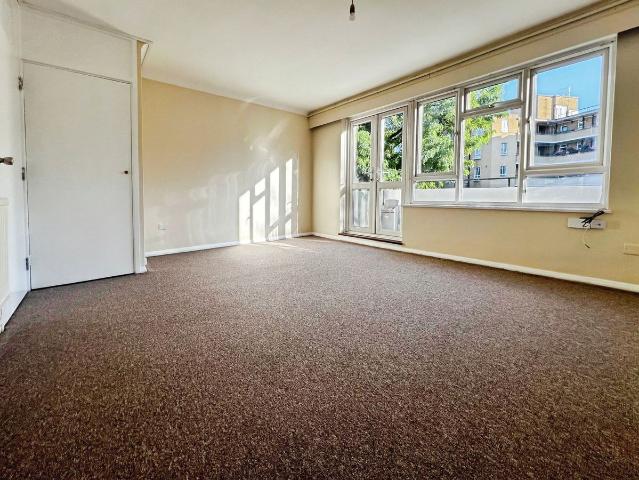 North End Crescent, London W14, 3 bed maisonette to rent, £2,750 pcm | PrimeLocation