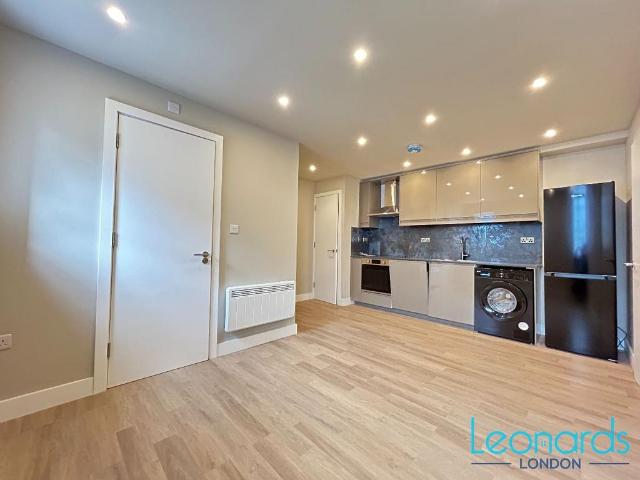 North End, Croydon, CR0 1 bed flat to rent £1,490 pcm £344 pw