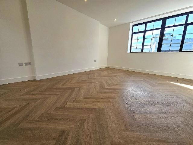 North End, Croydon CR0, Studio to rent, £1,275 pcm | PrimeLocation