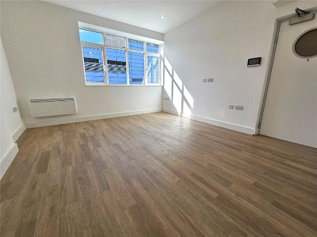 North End, Croydon CR0, Studio to rent, £1,275 pcm | PrimeLocation