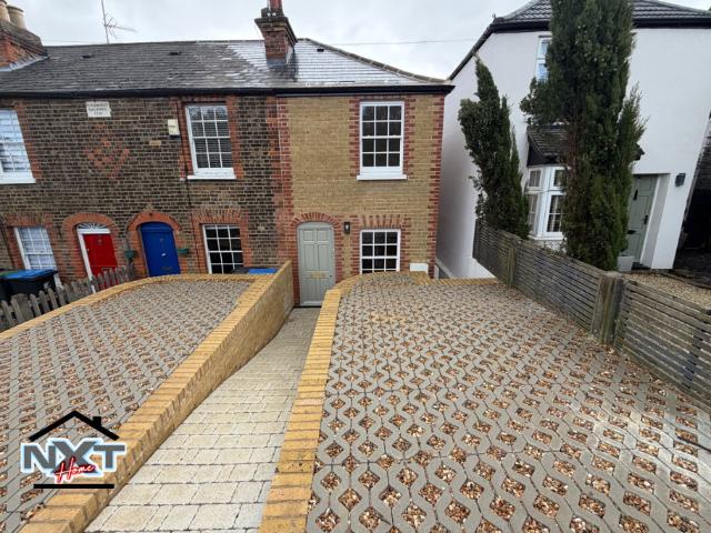 North End, Buckhurst Hill, IG9 2 bed cottage to rent £2,450 pcm £565 pw