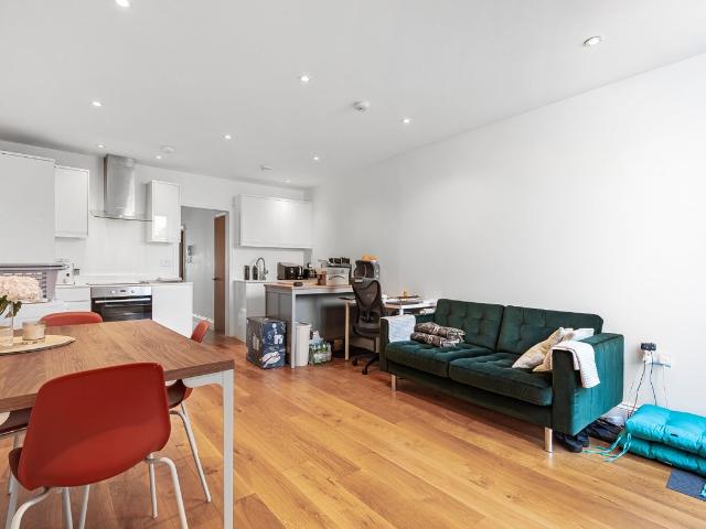 North End Road, Fulham, London SW6, 2 bed property to rent, £3,500 pcm | PrimeLocation