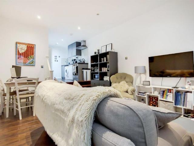North End Road, London SW6, 1 bed flat to rent, £1,875 pcm | PrimeLocation
