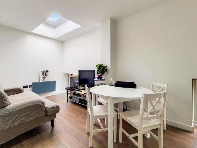 North End Road, London SW6 2 bed flat to rent £2,250 pcm £519 pw