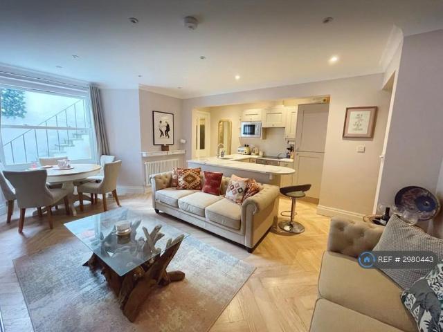 North End Road, London, W14 2 bed flat to rent £3,000 pcm £692 pw