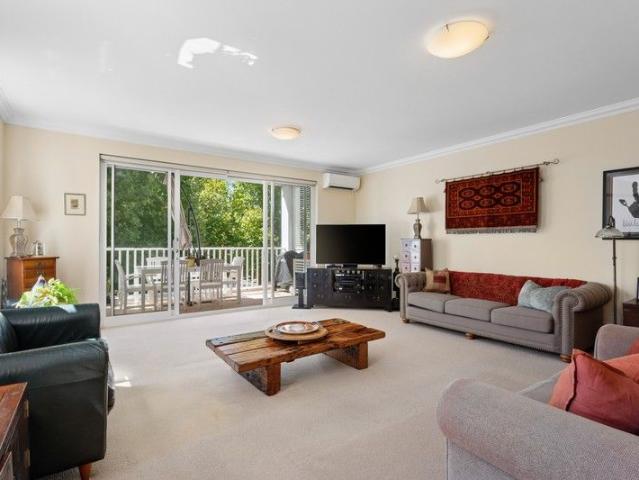 North facing 3 bedroom Apartment with Ultimate Convenience