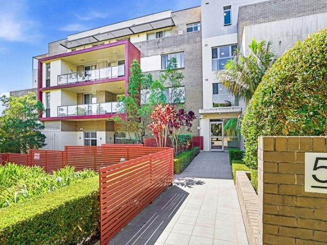 North Facing 172sqm Haven: Walk to Castle Towers & Metro