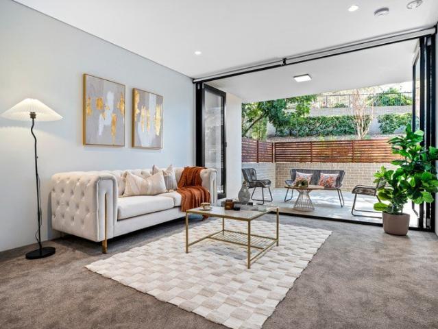 North facing 1bed plus study with courtyard