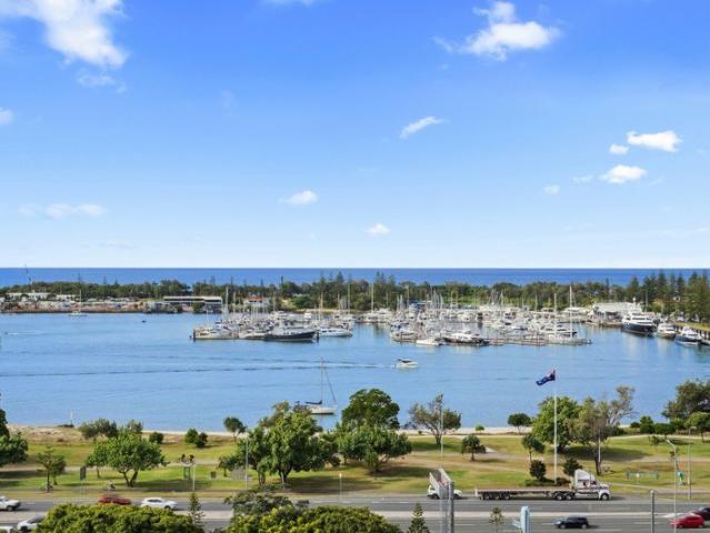 North Facing 2 Bedroom Apartment With Sweeping Broadwater Views