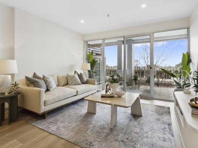 North facing 2 bedroom apartment with views!