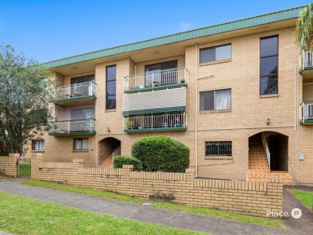 North Facing 2 Bedroom Gem in the Heart of Annerley
