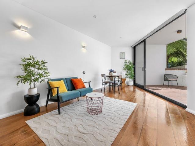 North Facing Courtyard Living Made for Entertaining and Relaxing