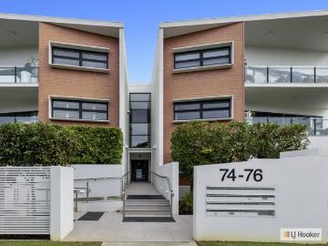 North Facing Ground Floor Apartment with a 51sqm Private Courtyard \u8211? 300m to Beach & Shops