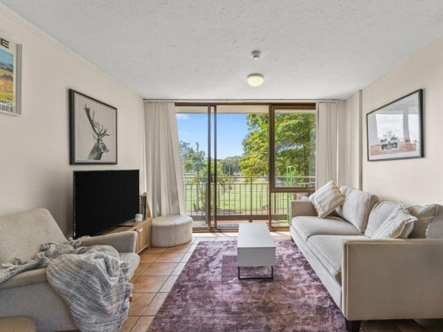 North Facing Corner Allotment 1 Bedroom Apartment | Clear Island Waters