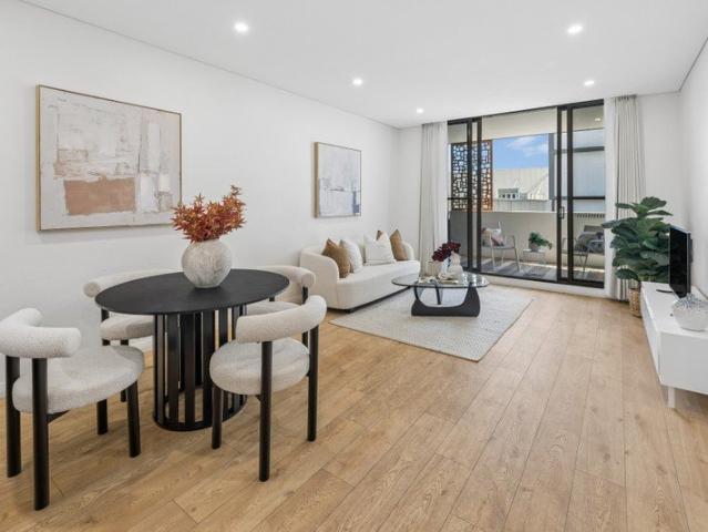 North facing corner apartment just 1km from Homebush and Flemington Stations