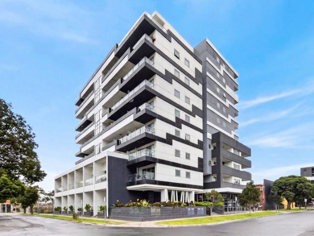 North Facing Corner Residence with an Exceptional Sense of Space