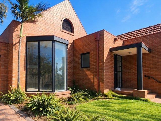 NORTH FACING CHARM, TWO COURTYARDS & A PARKSIDE ADDRESS