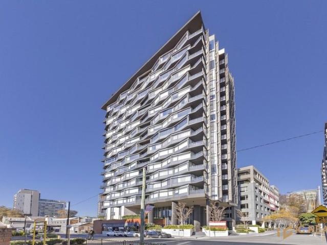 North Facing | City View | Luxury 3 Bedroom APT | Burwood Center location