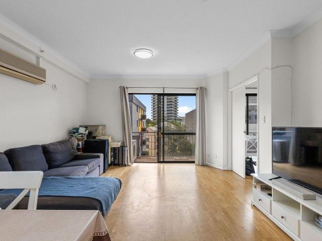 NORTH FACING CITY FRINGE LIVING