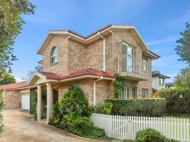 North Facing and Spacious Duplex Within a Convenient Setting