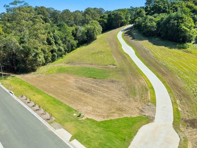 A Design Led Acreage Opportunity with Space, Elevation and Privacy