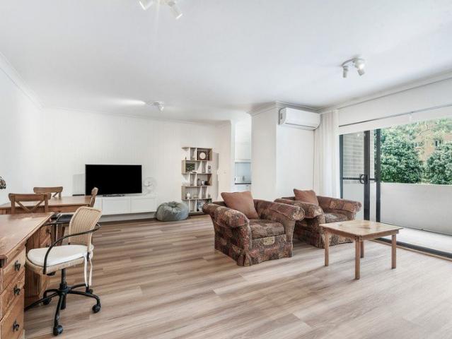 North facing apartment offering prime convenience