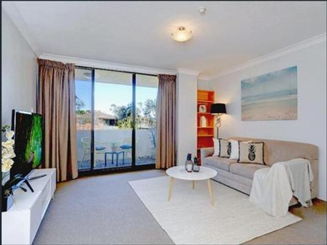North Facing Apartment on Quiet Leafy Street in Prime Location
