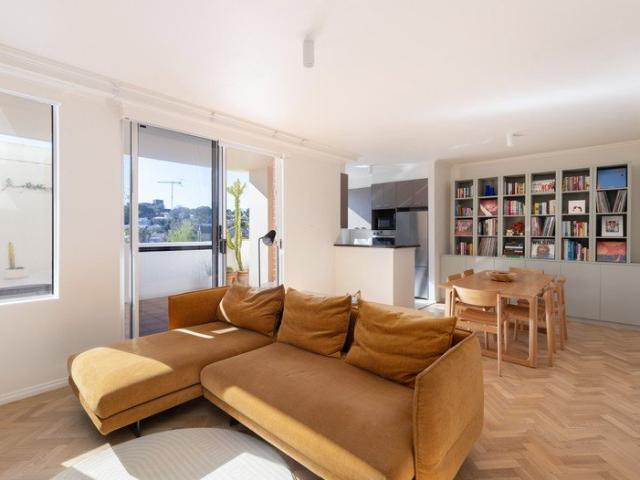 North facing apartment / dual outdoor terraces / Peninsula locale
