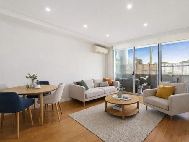 North Facing Apartment Footsteps to All Georges Hall Amenities