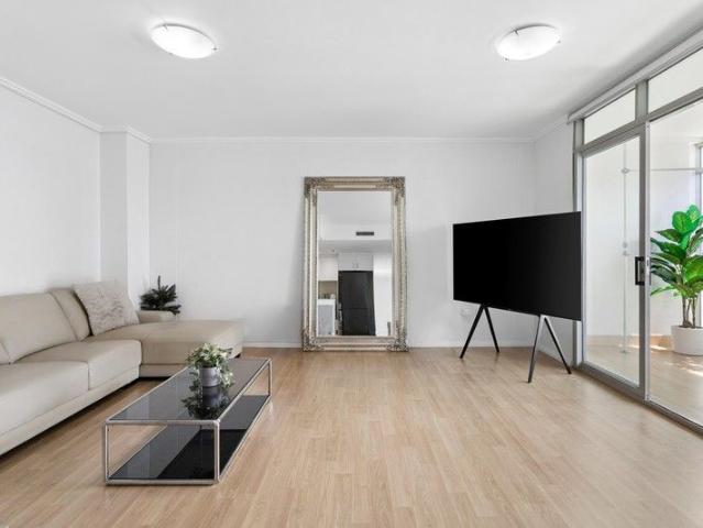 North facing apartment in a premium central complex