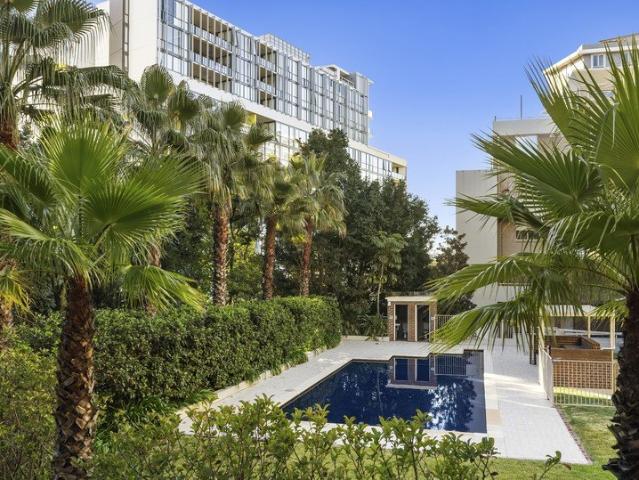 North facing apartment with double parking & storage 155sqm on title