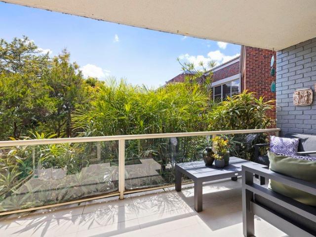 North facing apartment with dedicated home office and leafy seclusion