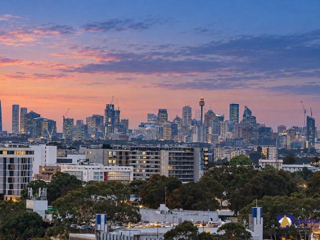 North Facing Apartment with Expansive Balcony & City Views