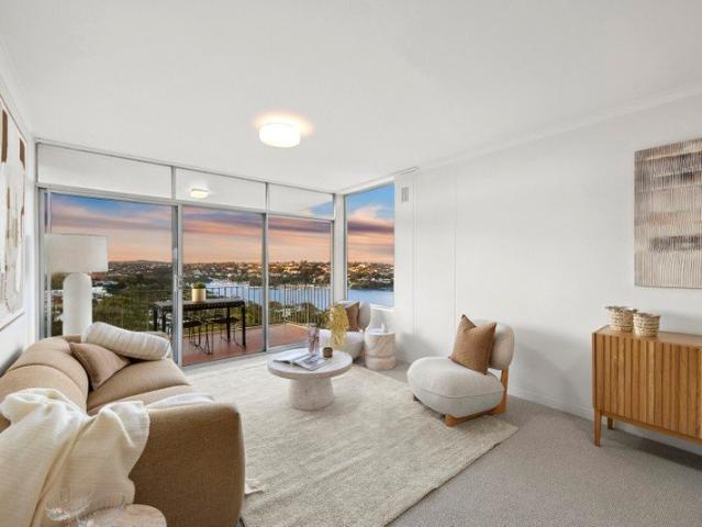 North facing apartment with sparkling Middle Harbour panorama