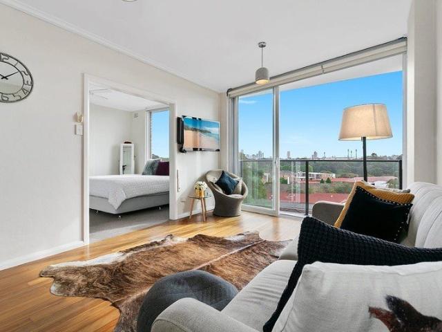 North Facing Apartment with Panoramic Parkland & City Views