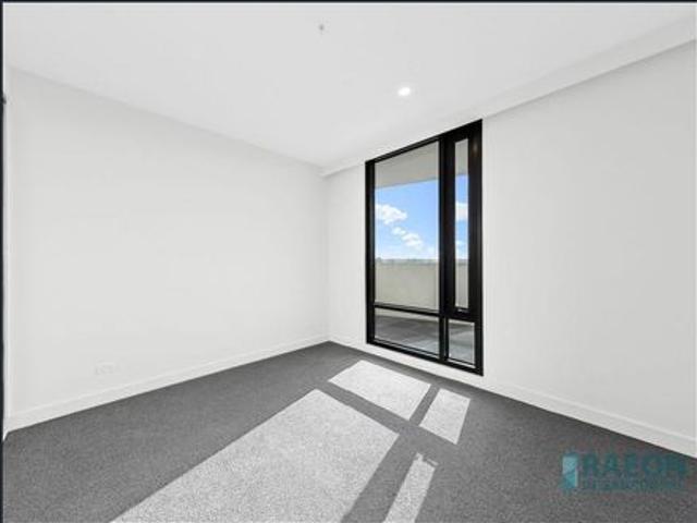 NORTH FACING APARTMENT| WOOLWORTH'S AND KMART ON GROUND FLOOR |