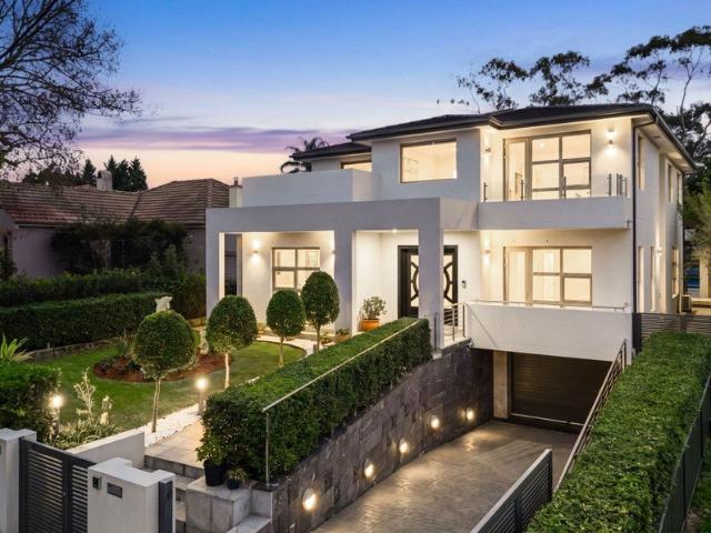 North facing Architectural masterpiece on 1081sqm blue ribbon block