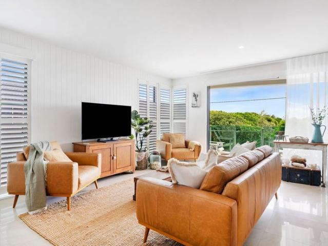 North Facing Beachfront Penthouse with Rooftop Terrace