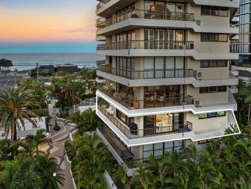 North Facing Beachside 3 Bedroom Apartment Must Be Sold!