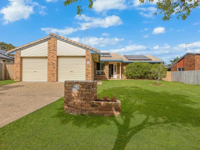 NORTH FACING BRICK & TILE HOME CLOSE TO EVERYTHING
